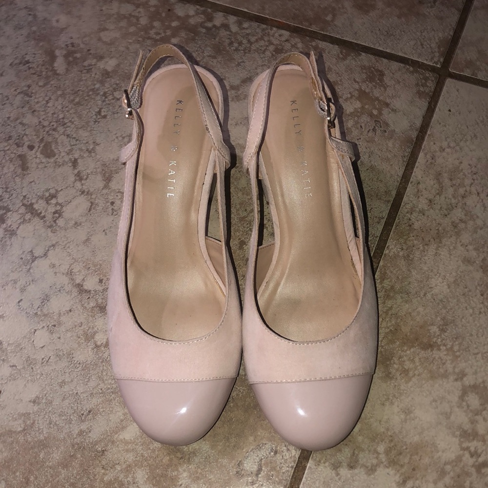 Kelley & Katie Sandals - size 9